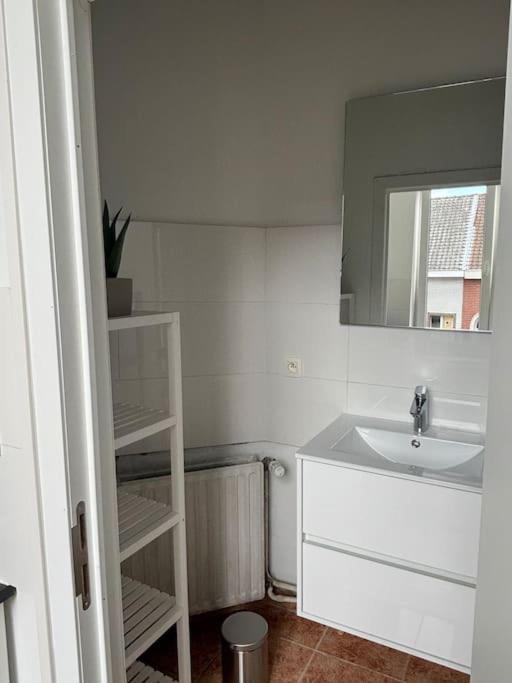 Studio Issa Brussels Luaran gambar