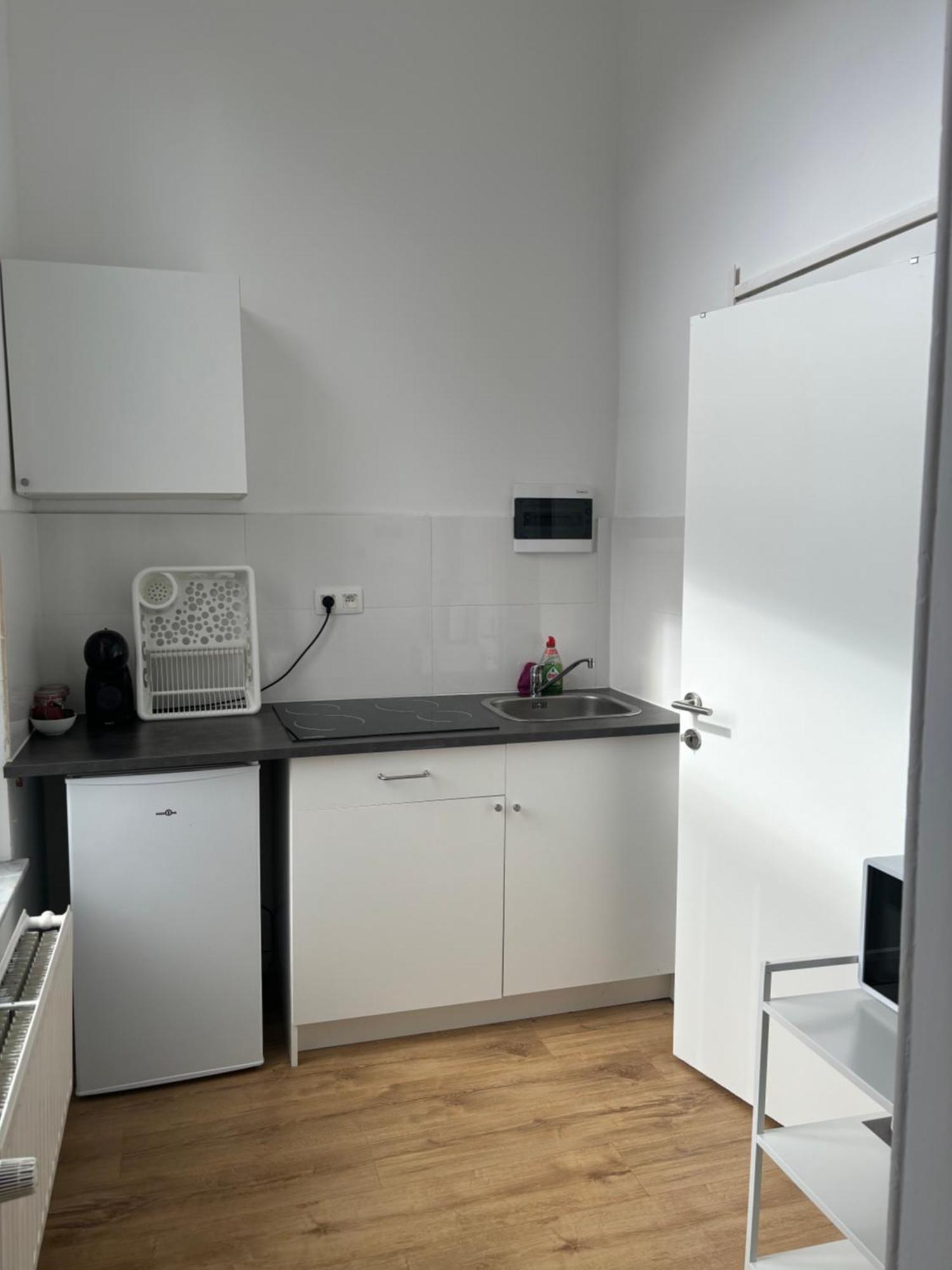 Studio Issa Brussels Luaran gambar